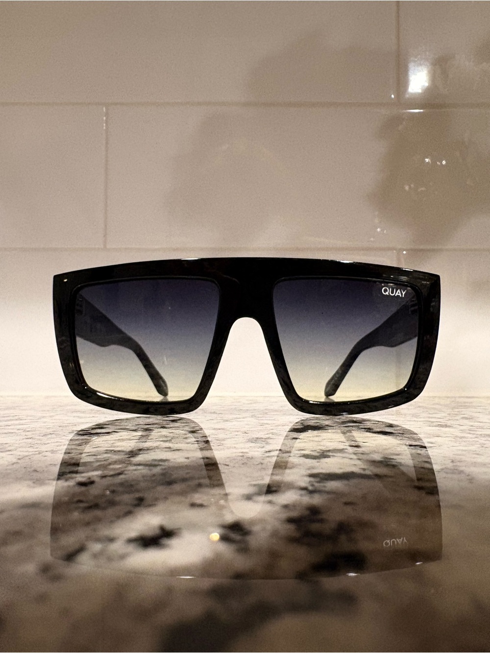 Quay Get in Line Oversized Gradient Sunglasses - Black Frame,Gradient Lenses EUC